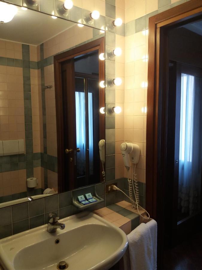 Hotel Piccola Fenice Venice Luaran gambar
