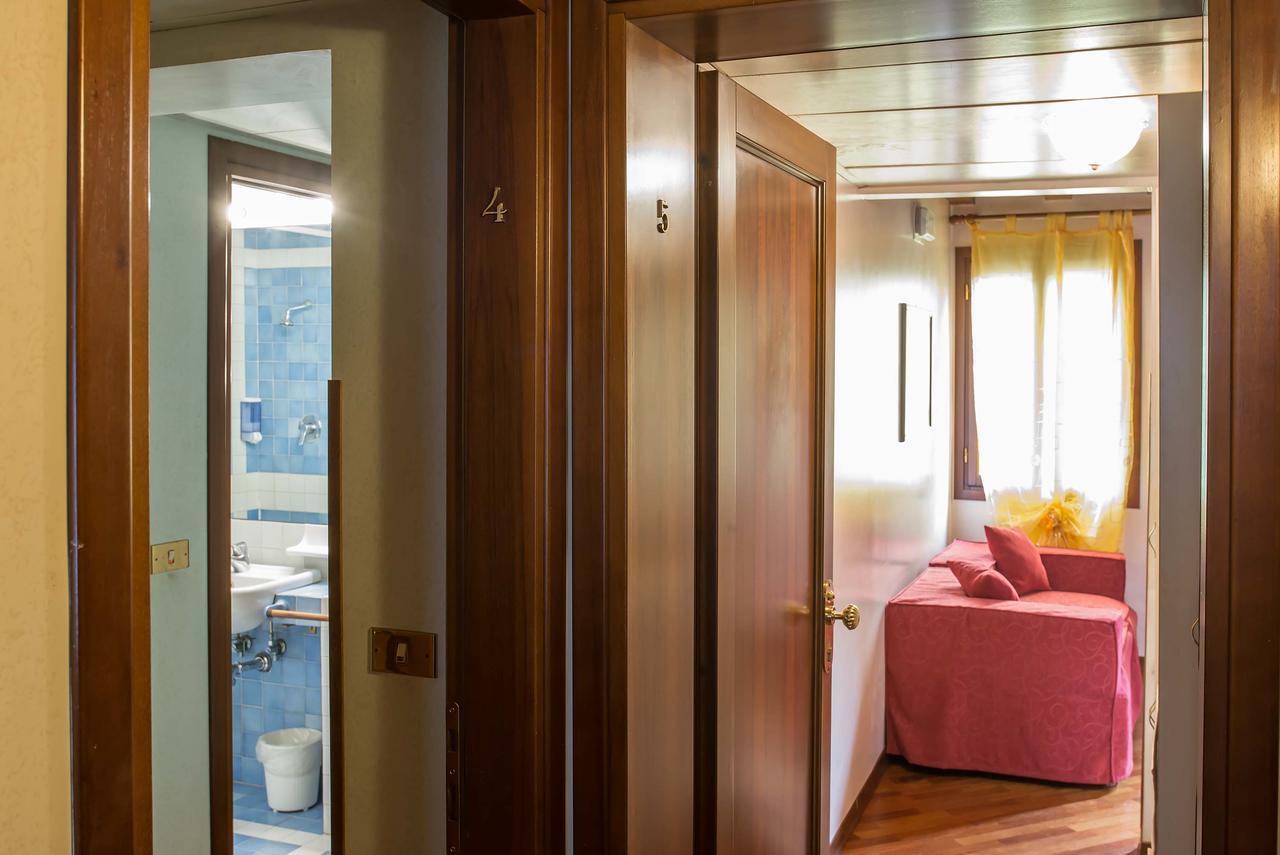 Hotel Piccola Fenice Venice Luaran gambar